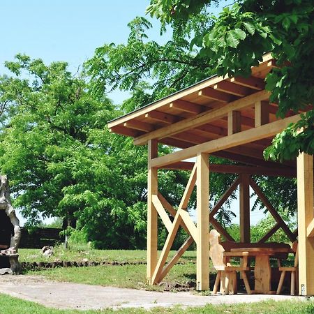 Matko Airport Es Elmenykoezpont Bed & Breakfast Екстериор снимка