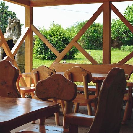 Matko Airport Es Elmenykoezpont Bed & Breakfast Екстериор снимка