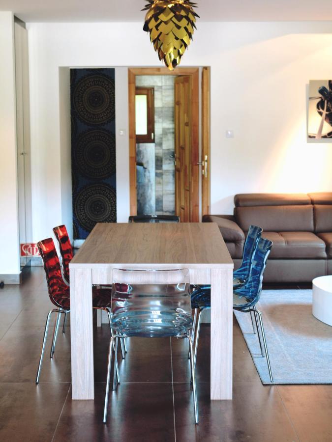 Matko Airport Es Elmenykoezpont Bed & Breakfast Екстериор снимка