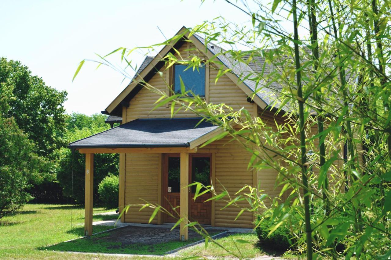 Matko Airport Es Elmenykoezpont Bed & Breakfast Екстериор снимка
