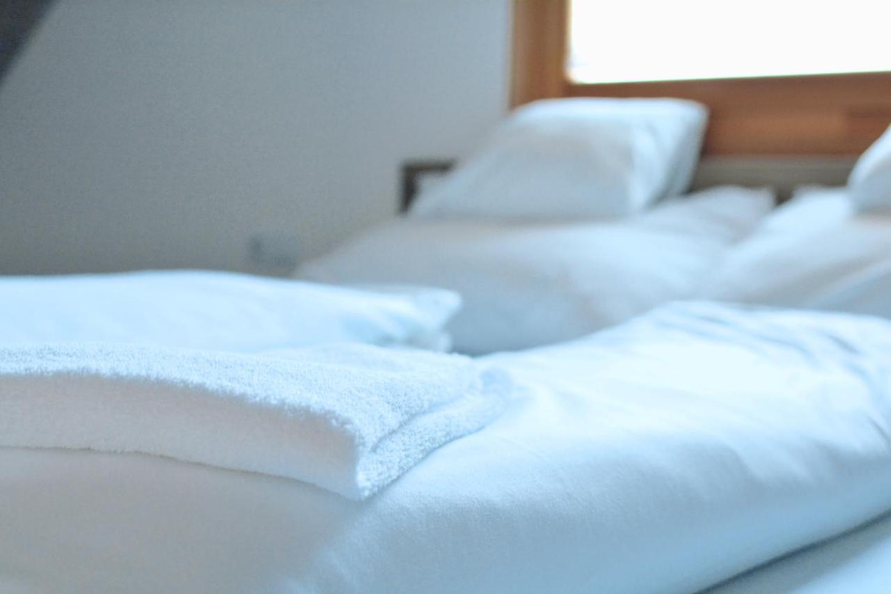 Matko Airport Es Elmenykoezpont Bed & Breakfast Екстериор снимка