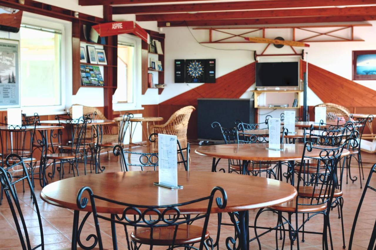 Matko Airport Es Elmenykoezpont Bed & Breakfast Екстериор снимка